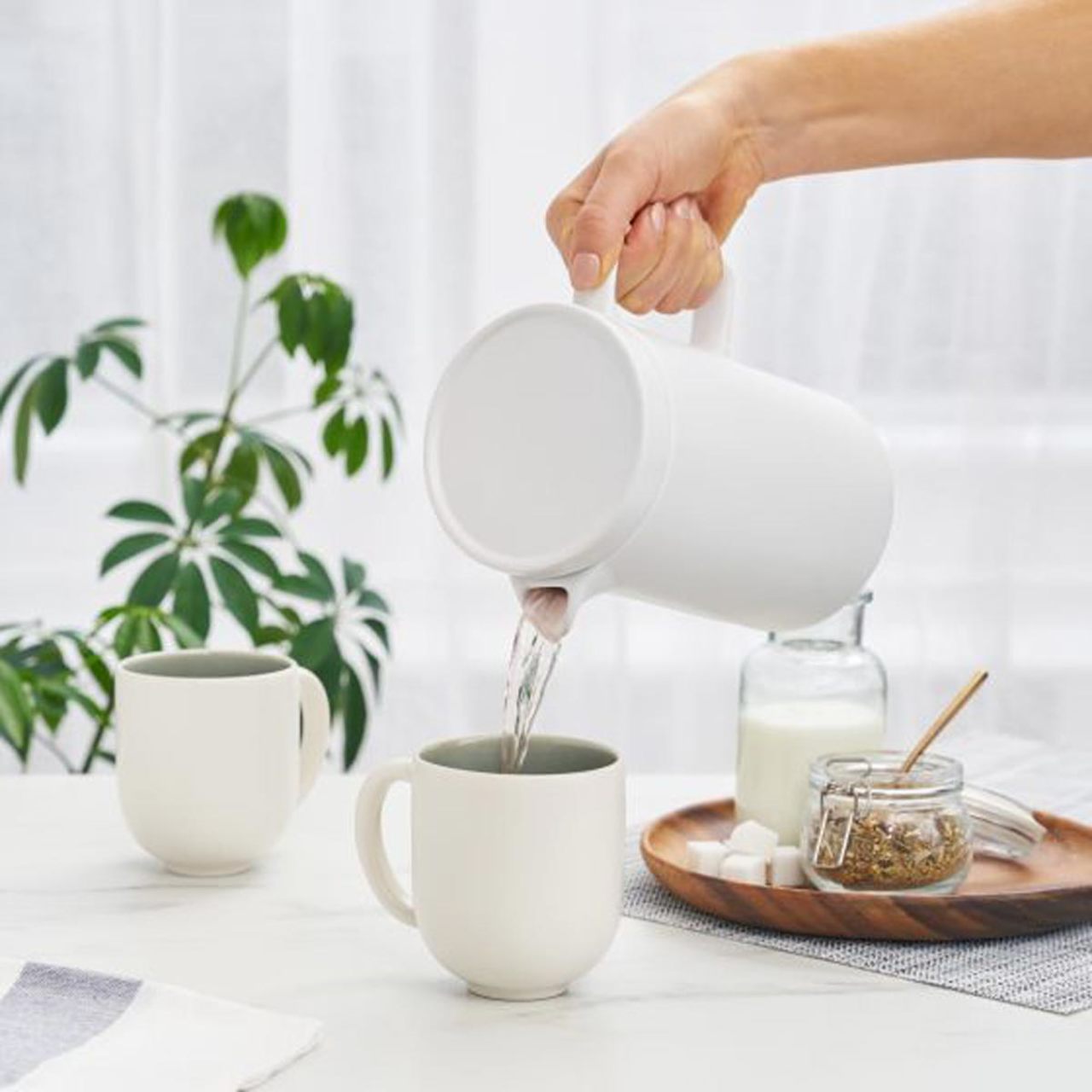 Pinky Up Jona 5 Cup Infuser Teapot - Matte White Finish